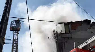 Küçükçekmece'de 4 Katlı Binada Yangın Paniği