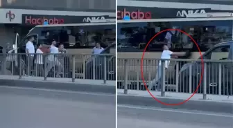 Minibüs şoförü kendisine korna çalan sürücüyü tekme tokat dövdü