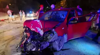 Sapanca'da Kontrolden Çıkan Otomobil Duvara Çarptı: 2 Yaralı