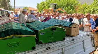 Yürek dağlayan kare! Aynı aileden 3 cenaze yan yana toprağa verildi