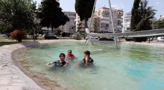 Antalya'da Sıcak Hava Çocukları Süs Havuzlarına Yönlendiriyor