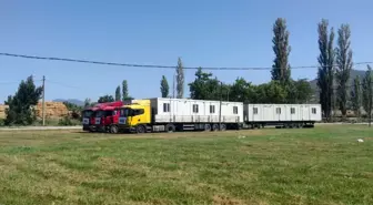 Sındırgı'da Deprem Sonrası Barınma İçin Konteynerler Yerleştirildi