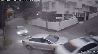 Hatay'da Ambulansı Takip Eden Otomobil Kaza Yaptı