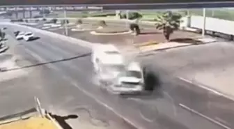 Alaşehir'de Ambulans ve Otomobil Çarpıştı: 1 Ölü, 5 Yaralı