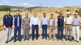 Bozüyük Kaymakamı Adem Öztürk, Yeniçepni Köyü'ndeki Asfalt Çalışmalarını İnceledi