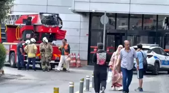 İstanbul Beylikdüzü'nde AVM'de Yangın Panik Yaratı