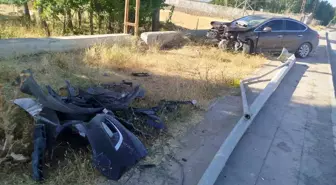 Muş'ta Direğe Çarpan Otomobilde Bir Kişi Yaralandı