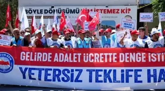 Niğde'de Memur-Sen Üyeleri Zam Teklifine Tepki Gösterdi