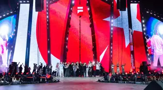 'Rüya Gibi Bir Gece'de Cem Adrian, Gökhan Türkmen, Hande Yener gibi birçok ünlü sanatçı sahne aldı