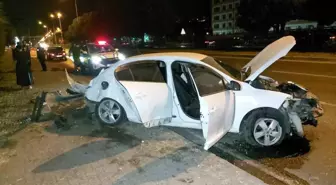 Samsun'da Otomobil Ağaçla Çarpınca 1 Kişi Yaralandı