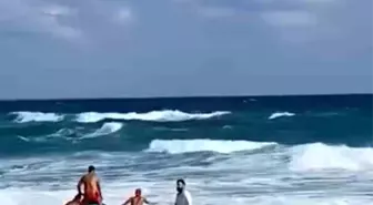 Şile'de Yüzme Yasağına Rağmen Denize Giren Vatandaş Akıntıya Kapıldı