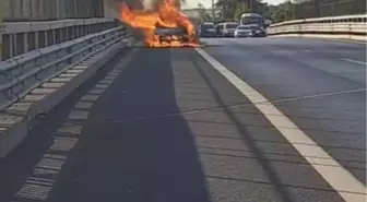 Ümraniye'de Otomobilde Yangın Çıktı