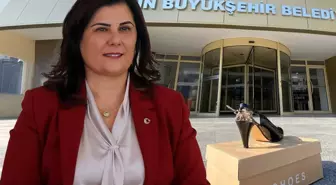 AK Parti'ye geçen Çerçioğlu kırık topuklu ayakkabıyla protesto edildi