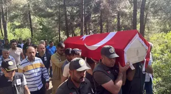 Orman Yangınına Müdahale Ederken Hayatını Kaybeden Gönüllü, Gözyaşlarıyla Defnedildi