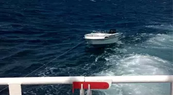 Çanakkale Boğazı'nda Başıboş Tekne Kurtarıldı