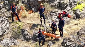 Afyonkarahisar'da Dağda Mahsur Kalan Yaralı Kurtarıldı