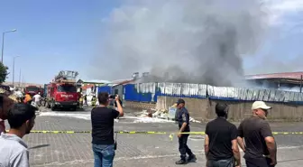 Eskişehir'de Geri Dönüşüm Deposunda Yangın: Ekipler Müdahale Etti