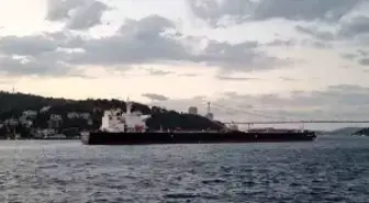İstanbul Boğazı'nda Petrol Tankeri Makine Arızası Geçirdi