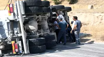 Eskişehir'de Beton Mikserinin Devrilmesi Sonucu Trafik Kazası