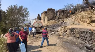 Mersin'de Orman Yangını: Evler ve Ağaçlar Yanarak Yok Oldu