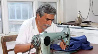 60 Yıldır Terzilik Yapan Mehmet Ali Kılıç, Antika Makinesiyle Göz Dolduruyor