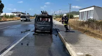 Alanya'da Hafif Ticari Araç Yangını: Araç Kullanılamaz Hale Geldi