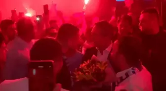 Ali Koç'a meşaleli karşılama! Söylenen o beste dikkat çekti