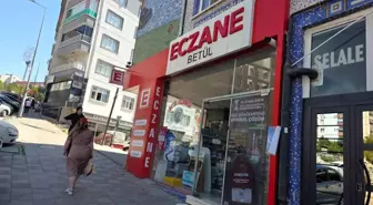 Ankara'da Eczaneye Otomobil Çarpması: Can Kaybı Yok