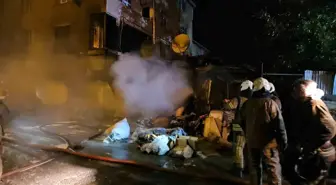 Avcılar'da Çorap Atölyesinde Yangın Çıktı