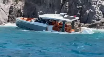 Bodrum Açıklarında Arıza Yapan Tekne Kurtarıldı