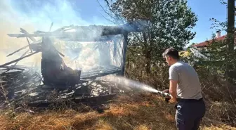 Bolu'da Yangın: 2 Katlı Ahşap Ev Küle Döndü