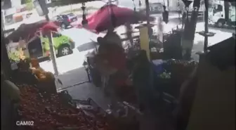 Büyükçekmece'de Şiddetli Rüzgar Manavın Şemsiyelerini Uçurdu