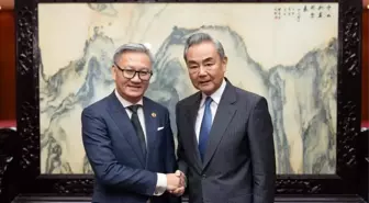 Çin ve Laos Dışişleri Bakanları İşbirliğini Güçlendirmek İçin Bir Araya Geldi