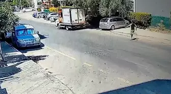 Kuşadası'nda Freni Boşalan Kamyonet İstinat Duvarına Çarptı