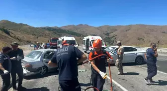 Erzincan-Sivas Karayolunda Trafik Kazası: 3 Ölü, 6 Yaralı
