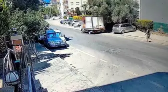 Kuşadası'nda Freni Boşalan Kamyonet Duvara Çarptı