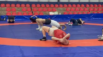Kadın Güreş Milli Takımı Dünya Şampiyonası'na Hazırlanıyor