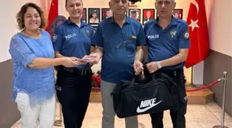 Duyarlı Vatandaş, Yolda Bulduğu 20 Bin Lira Değerindeki Çantayı Polise Teslim Etti