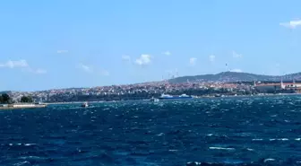 Marmara Denizi'nde Şiddetli Poyraz Deniz Ulaşımını Olumsuz Etkiledi