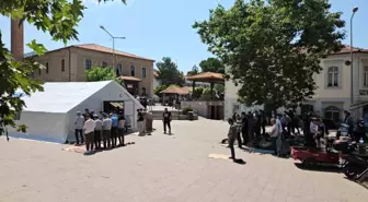 Sındırgı'da Cuma Namazı Çadırlarda Kılındı