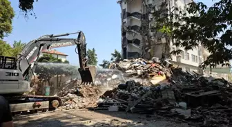 Balıkesir'de Deprem Sonrası Yıkım Çalışmaları Başladı