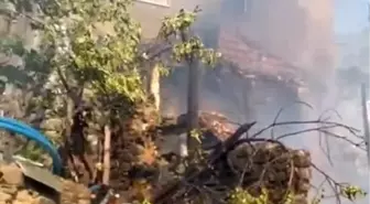 Tekirdağ'da Metruk Evde Yangın, Yanındaki Eve Sıçradı