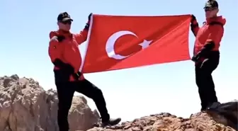 JAK Ekipleri Erek Dağı'na Tırmandı, Türk Bayrağını Zirveye Astı