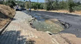 Bodrum'da Patlayan Su Hattı Yolda Çukur Oluşmasına Neden Oldu
