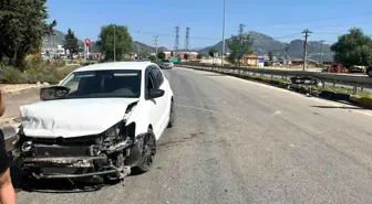 Isparta'da Kontrolden Çıkan Otomobil Bariyere Çarptı: 3 Yaralı