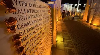 26 yıldır dinmeyen acı! Marmara Depremi'nin yıl dönümünde hayatını kaybedenler anıldı