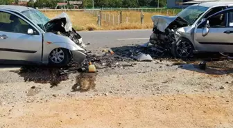 Balıkesir'de Kafa Kafaya Çarpışan Araçlarda Bir Ölü, Bir Yaralı