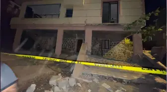 Diyarbakır'da bir evin balkonu çöktü, 2'si çocuk 5 kişi enkaz altında kaldı