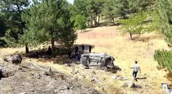 Elazığ'da Hafif Ticari Araç Şarampole Uçtu: 3 Yaralı