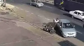 Antalya'da motosiklet ve otomobil çarpıştı: Sürücü yaralandı
